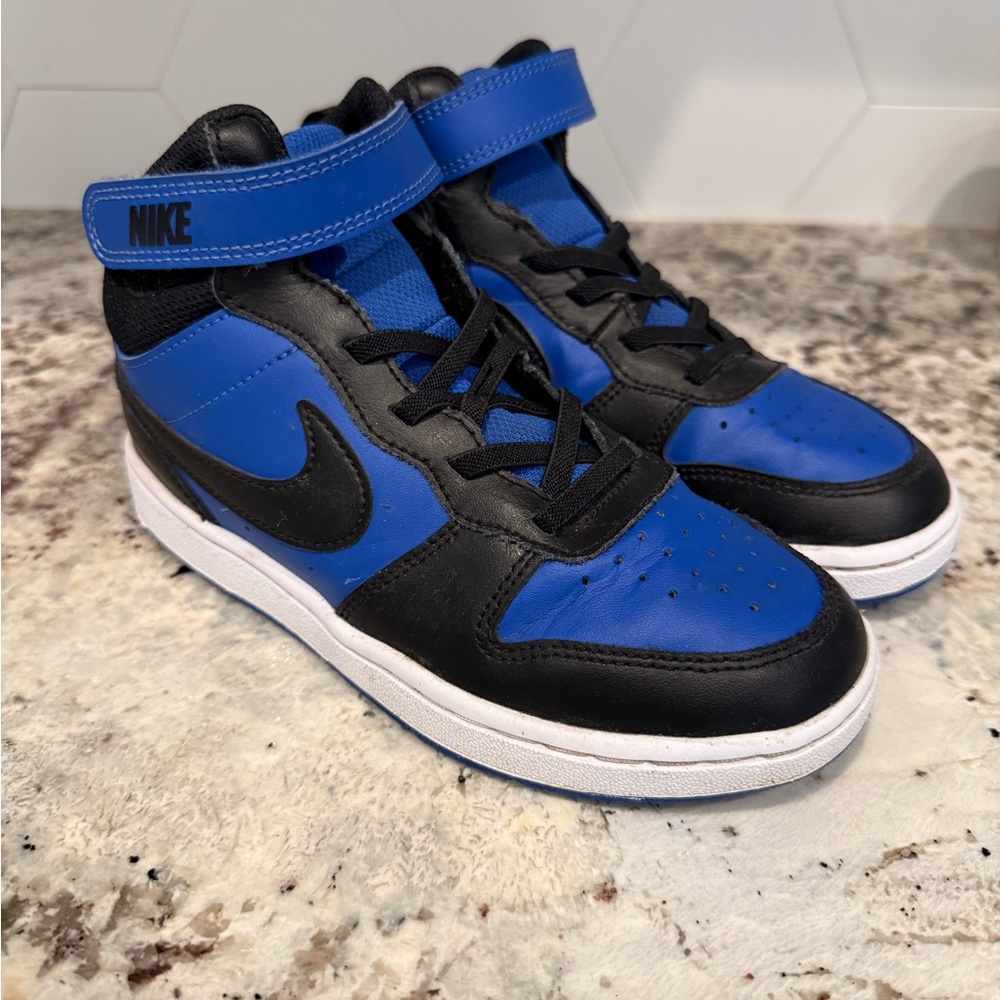 Nike Kids' Black and Blue court borough Sneakers